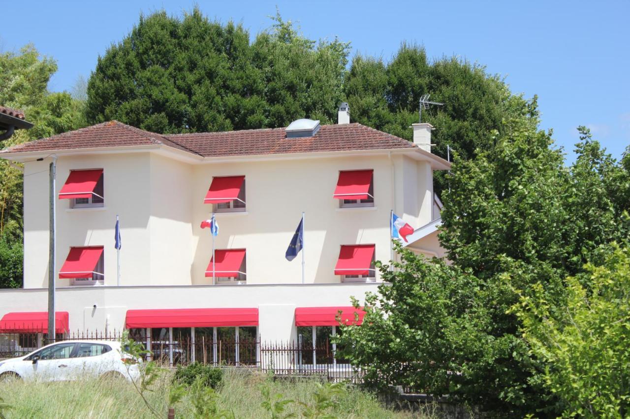 Hotel Du Lac D'Arjuzanx Exterior photo